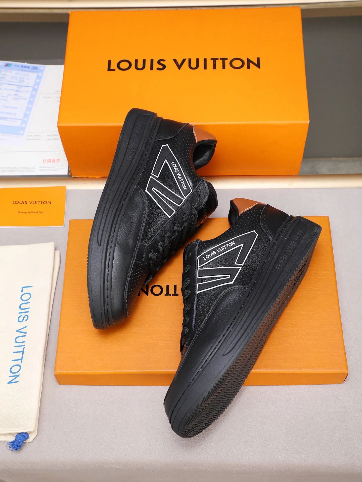 PP420 main model 👍👍👍2025 new LOUIS VUITTON [Luden Yiwei]——LV upper [Lv]🇮🇹Imported first-layer cowhide embossed🇩🇪Inside imported sheepskin lining ➕Non-slip and wear-resistant outsole. Every man's identity is reflected in his elegant and stable upper shoes🚶🏻🚶🏻📯 No matter the wind or rain, the shoe last remains unchanged and can stand the test of time🔍️. ——Code number: 38-44 (45 can be customized)